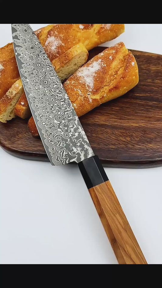 Couteau de Chef - Manche en bois d'Olivier et Corne Noire, Lame en Acier Damas de 20 cm (VG-10, 67 couches)